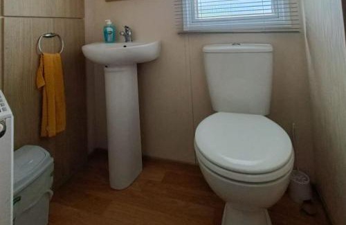 Rhyl Ski Chalet | 3 Bed Sleeps 6 Parking