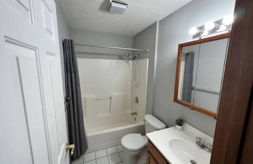 Cross Lanes House | 3 bed townhouse close to Casino!
