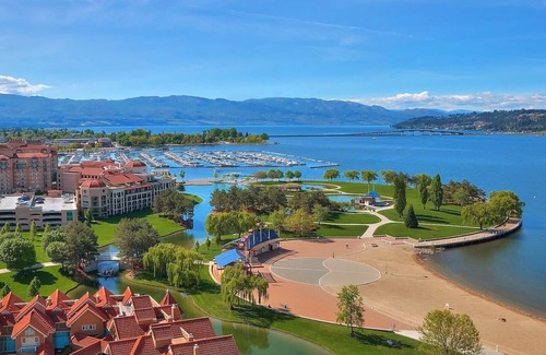 Kelowna Central Business District Condo | 3 Bedroom, 2 Bath Condo on 15th floor with stunning Lake View