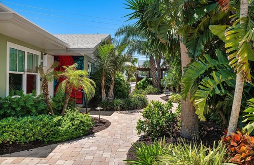 Nokomis Villa | 3 Bedroom/2 Bath Villa (Ground Level) - Unit 5/B