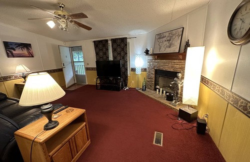 Douglas House | 3 bedroom/2 bathroom , cozy place with game room.