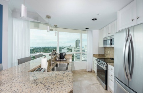 Mid Beach Apartment | 3 bedroom/5 Bathroom in the FONTAINEBLEAU HOTEL (3 unit suite)