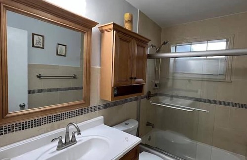 West Hollywood Apartment | 3 Bedroom 662581 by Houzlet