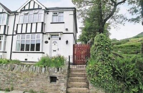 Neath Cottage | 3 bedroom accommodation in Crynant near Neath