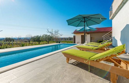 Galovac House | 3 bedroom accommodation in Galovac