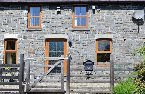 Llandyssiliogogo Cottage | 3 bedroom accommodation in Llwyndafydd, near Llandysul