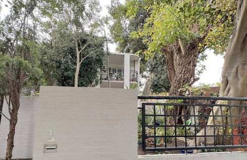 Nedlands Apartment | 3 bedroom accommodation near to UWA and hospitals