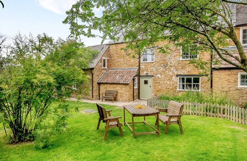 Dursley Cottage | 3 bedroom accommodation in Breadstone, Vale of Berkeley