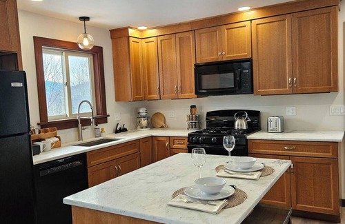 Keene House | 3 Bedroom Adirondack Retreat with Amazing Mountain views!