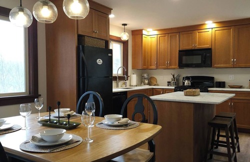 Keene House | 3 Bedroom Adirondack Retreat with Amazing Mountain views!