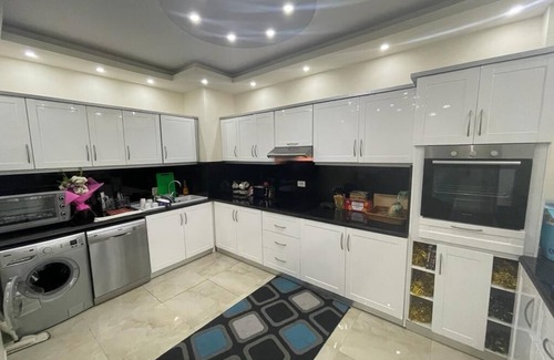 Ras Nasrani Apartment | 3-Bedroom Apartment on the Ground Floor with Personal Backyard and Pool View