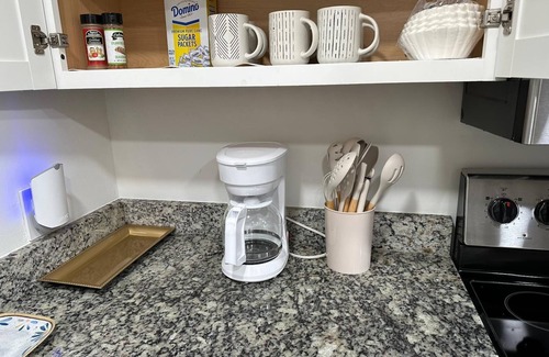 Downtown Knoxville Apartment | 3-bedroom apartment in Knoxville minutes from Neyland Stadium. Pool access.