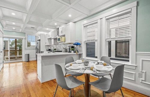 Dorchester Apartment | 3-bedroom apartment in charming Boston/Near Train