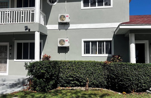 Gambier Apartment | 3-bedroom apartment in fantastic Nassau with Wi-Fi, AC