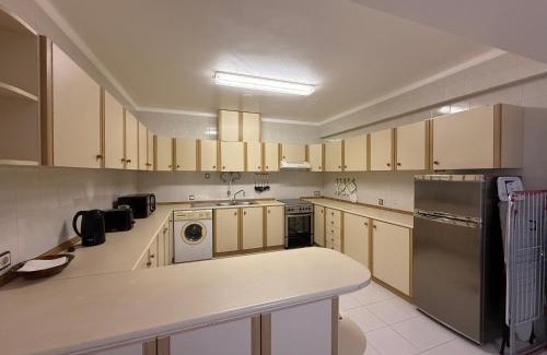 Fatima Apartment | 3 Bedroom Apt 15 Min Walk to Fátima Sanctuary