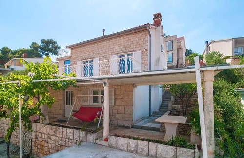 Splitska House | 3 bedroom awesome home in Splitska
