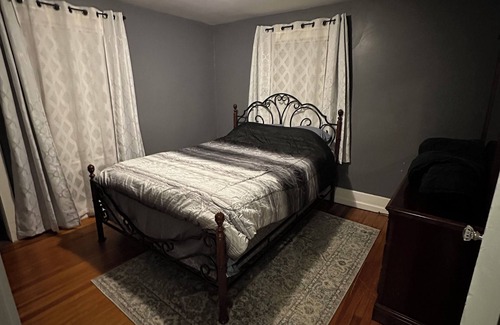 Charlotte House | 3-bedroom Beach House in Beautiful Charlotte near Beach with AC/Heat and Wi-Fi