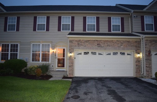 Lewes House | 3-bedroom beach themed townhome conveniently located. Enjoy a relaxing stay !