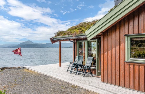 Frei House | 3 bedroom beautiful home in øydegard