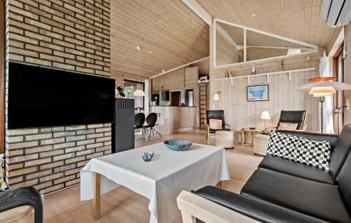 Trend House | 3 Bedroom Beautiful Home In Løgstør