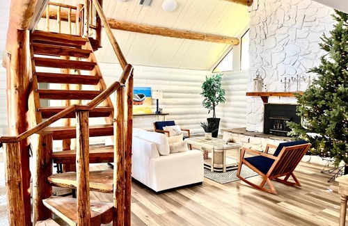 Lillian Cabin | 3-bedroom cabin in enchanting Lillian with WiFi, AC