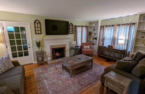 Richmond House | 3-Bedroom Cape Cod Oasis, Private Yard, Fire Pit