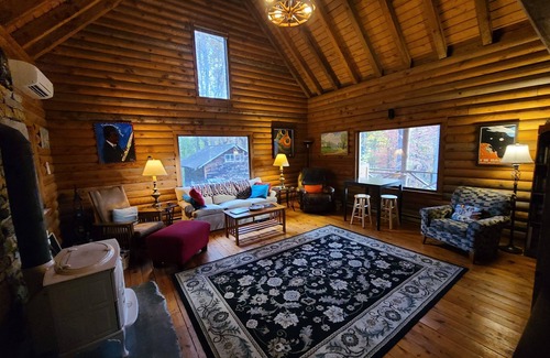 Black Mountain Ski Chalet | 3-bedroom chalet in cool Black Mountain with WiFi, AC. Close to Asheville