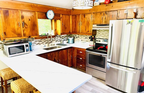 West Townshend Ski Chalet | 3+ -bedroom chalet with loft just 10 minutes from Magic, 20 minutes to Stratton.