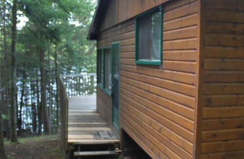 Harcourt Cottage | 3 Bedroom Cottage Lakeside Hideaway Great for one or two families!