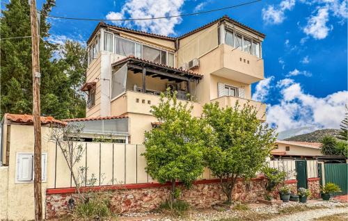 Kropia House | 3 Bedroom Cozy Home In Koropi