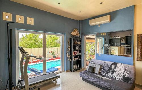Kropia House | 3 Bedroom Cozy Home In Koropi