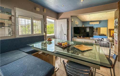 Kropia House | 3 Bedroom Cozy Home In Koropi