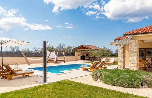 Drnis House | 3 bedroom cozy home in Kljuc