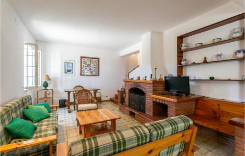 Montagna House | 3 Bedroom Cozy Home In Noto