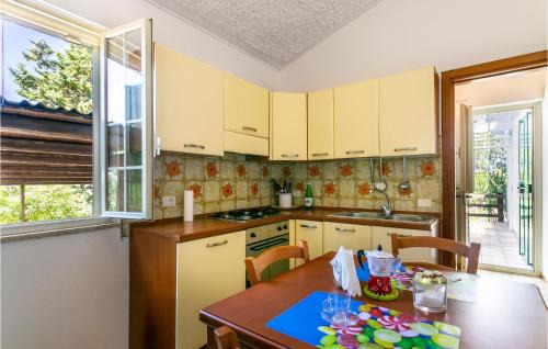 Montagna House | 3 Bedroom Cozy Home In Noto