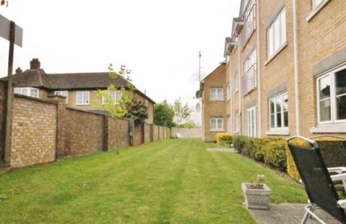Feltham Apartment | 3 bedroom exclusive apartment