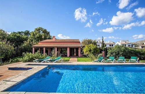 Les Palmeres Villa | 3-Bedroom Family Villa, A/C, Private Pool, Mountain Views - Walking Distance to Port de Pollenca!