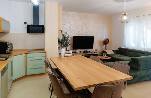 Nadin House | 3 bedroom gorgeous home in Nadin