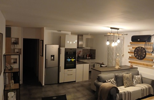 Lieusaint House | 3-bedroom house, ground floor, swimming pool, not overlooked