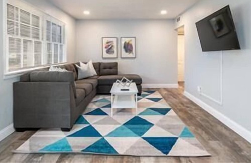 Hazelwood House | 3 Bedroom Home in a Convenient Location JZ Vacation Rentals