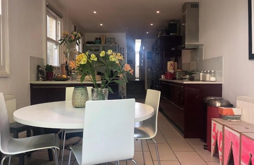 Queen's Park Apartment | 3 Bedroom Home With Garden Near Notting Hill