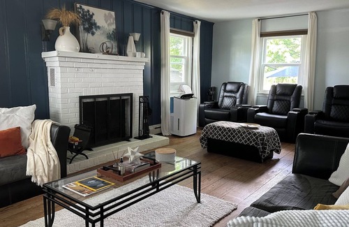 East Brunswick House | 3-Bedroom Home with Fireplace & 130-Inch Projector – Great for Family Getaways!