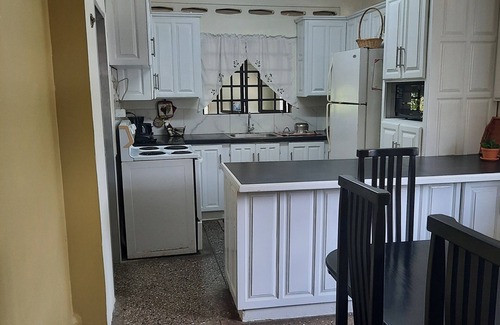 Port of Spain House | 3-bedroom house in fantastic Port of Spain with WiFi, AC and attached Garage.
