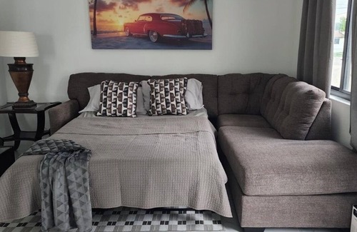 West Little River House | 3-bedroom house in beautiful Miami with WiFi, AC. Live the beach life!