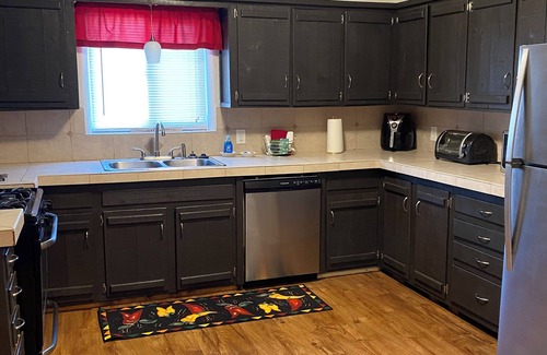 Polvadera House | 3-bedroom house in brilliant Socorro with WiFi, refrigerated air