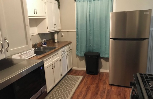 Magnolia House | 3-bedroom house in charming Magnolia with AC