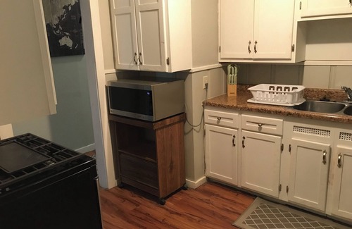 Magnolia House | 3-bedroom house in charming Magnolia with AC