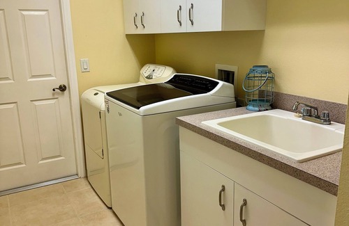 Venice House | 3-bedroom house in charming Venice with AC, WiFi. Short ride to Venice Beaches