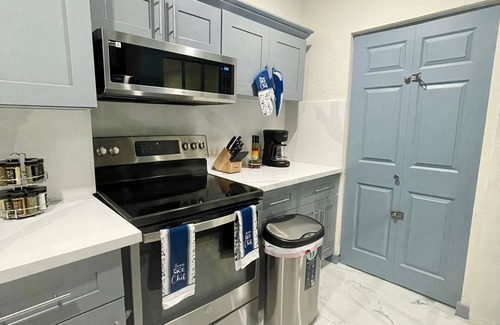 Ives Estates House | 3-bedroom house in lovely Miami with WiFi, AC. Enjoy your stay