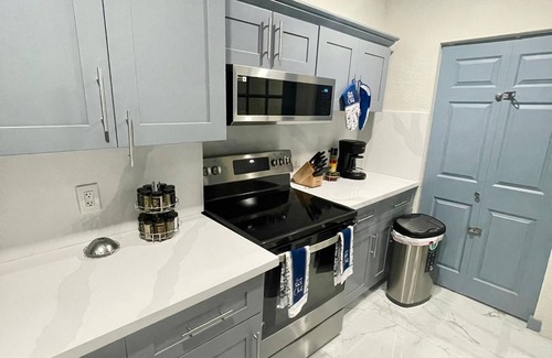 Ives Estates House | 3-bedroom house in lovely Miami with WiFi, AC. Enjoy your stay